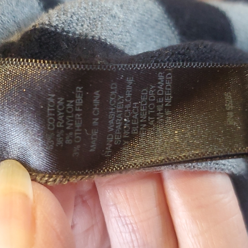 Express* Sweater - Picture 6 of 8